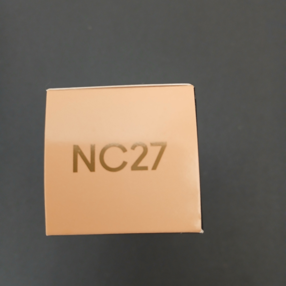 MAC STUDIO RADIANCE - NC27 - NWT - Picture 3 of 5